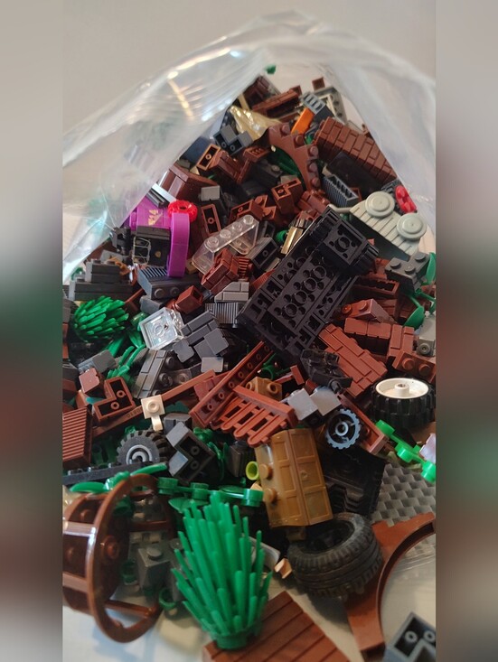 Other - 2.11 Pounds of Non-Lego Pieces Building Blocks Medieval Theme As Shown Used